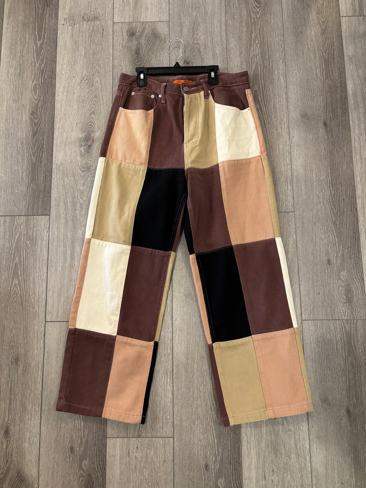 Signature 8 Checkered